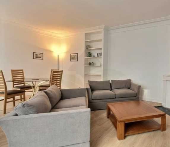 Дава се под наем Тристаен апартамент в Пловдив, Център - 76 кв.м за 255 € - Снимка #2