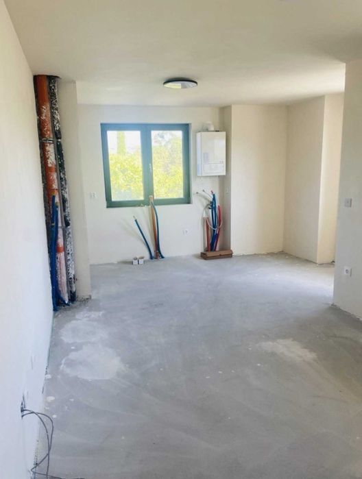 Продава се Тристаен апартамент в Велико Търново, Център - 107 кв.м за 1380 €/кв.м - Снимка #1