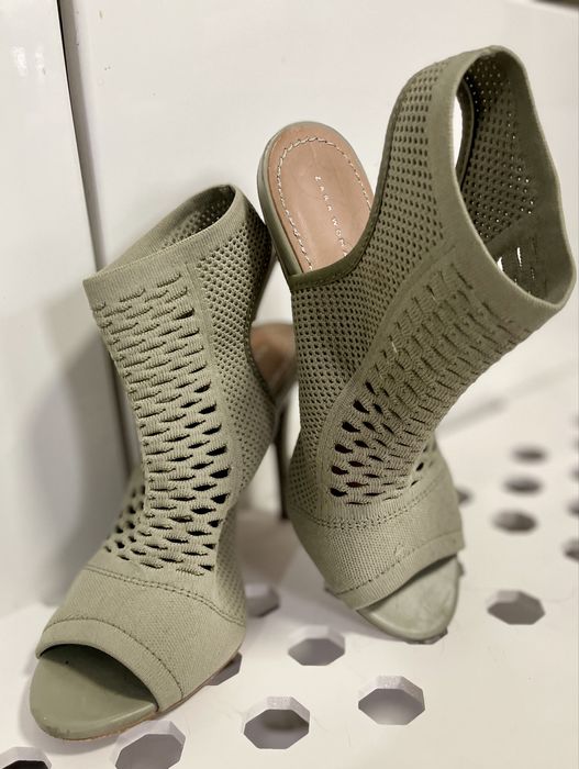 ZARA , сандали на ток, цвят каки.