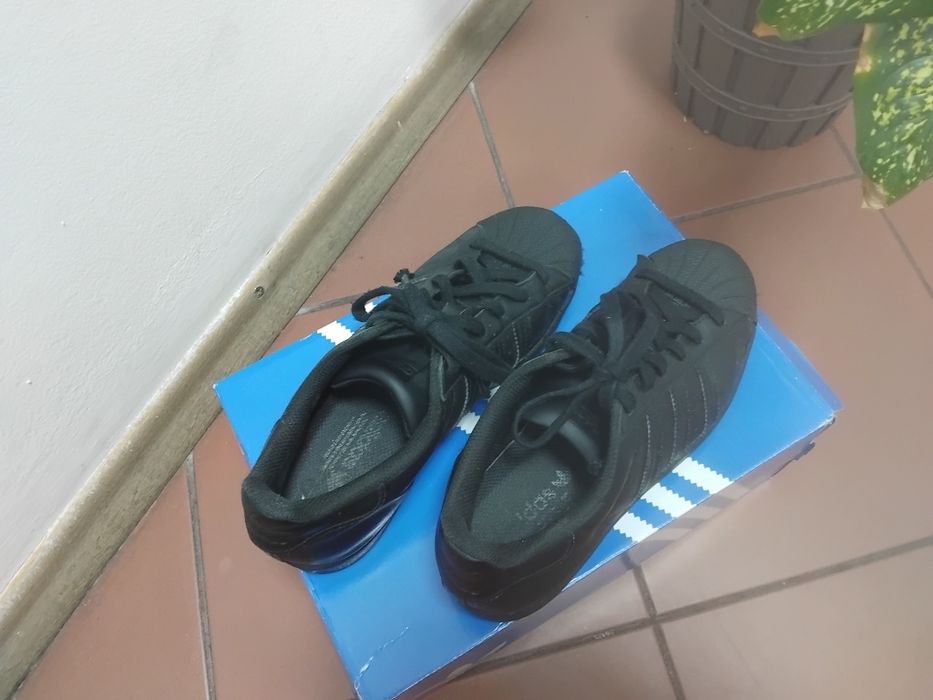 Продавам черни Сникърси /кецове/ Адидас /Adidas/