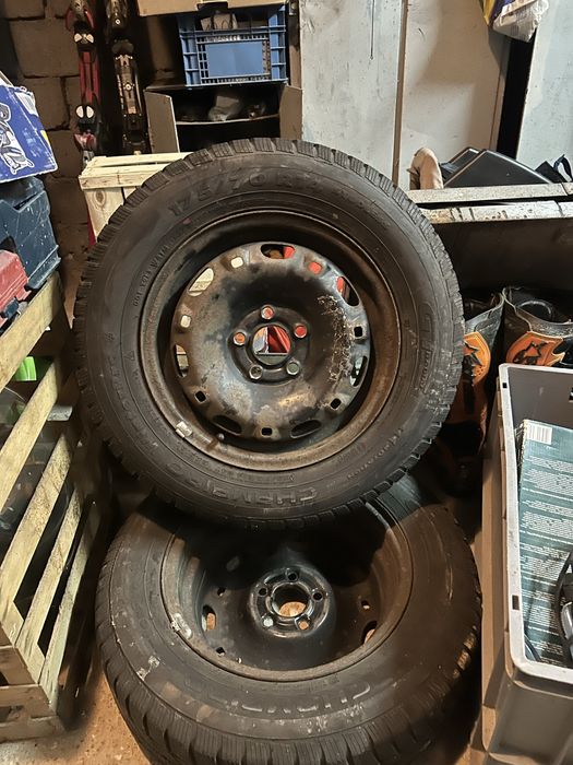 2 anvelope de iarna cu jante 175/70 R14