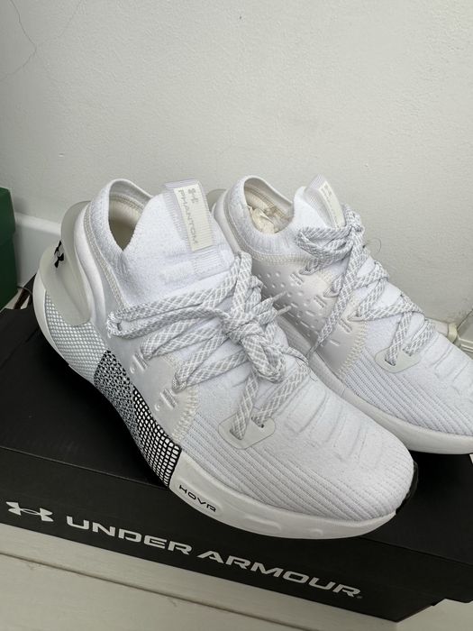 Женские кроссовки Under Armour