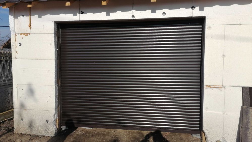 uși garaj tip rulou aluminiu