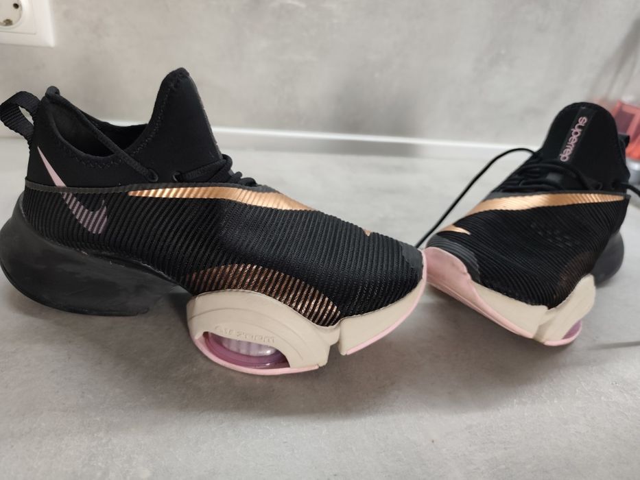 Маратонки Nike  39 номер