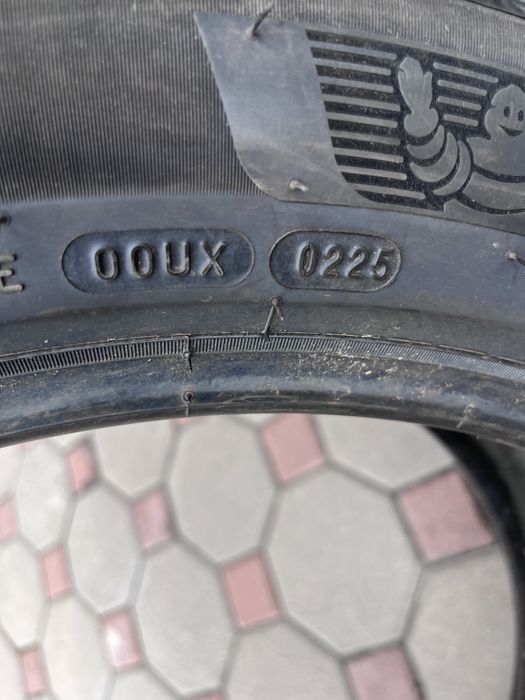 Продам 2 шины MICHELIN PILOT 275/45/21