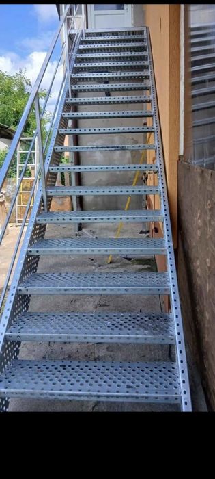 Scari zincate pe comanda