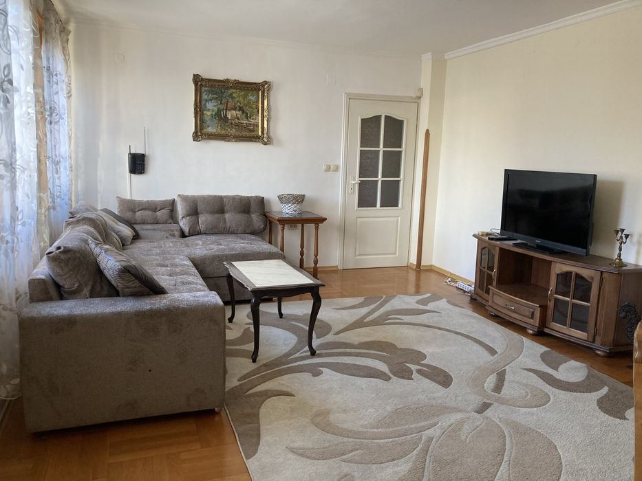 Дава се под наем Тристаен апартамент в Варна, Червен площад - 115 кв.м за 994.5 € - Снимка #1