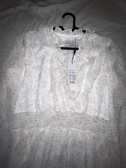 Rochie de damǎ cu flori