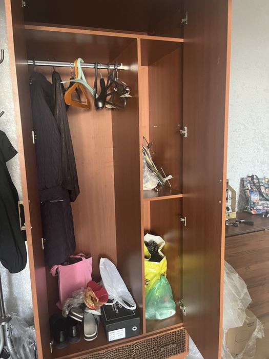 Шкаф с зеркалом для прихожей