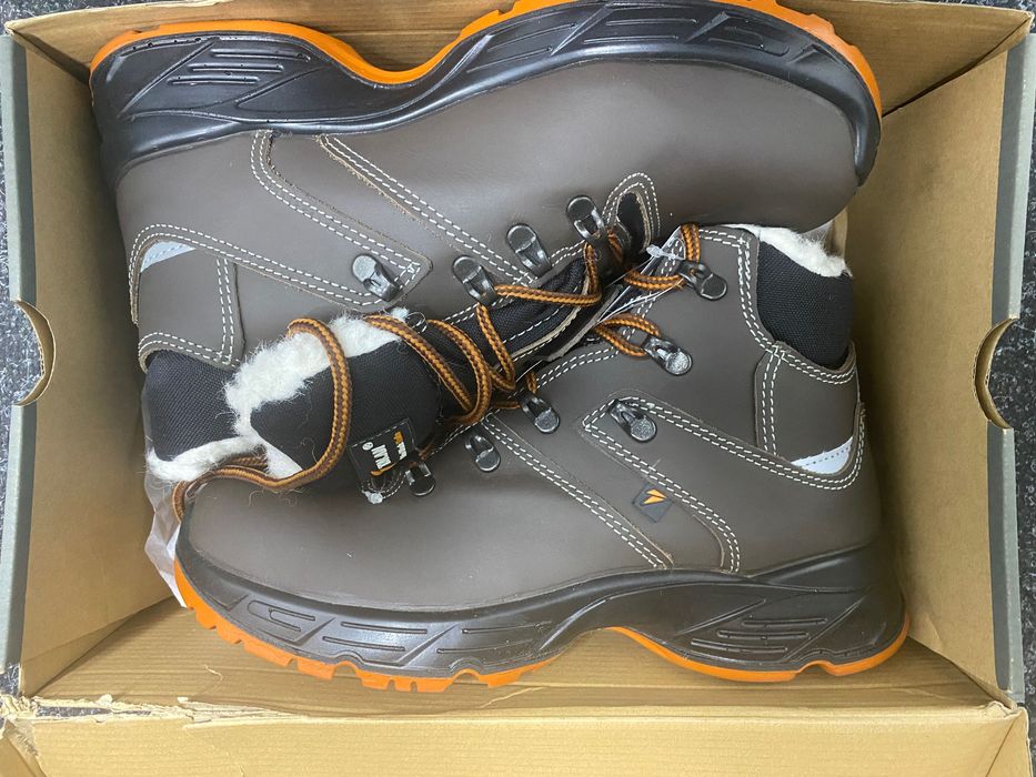 Новые кожаные рабочие ботинки (для стройки)