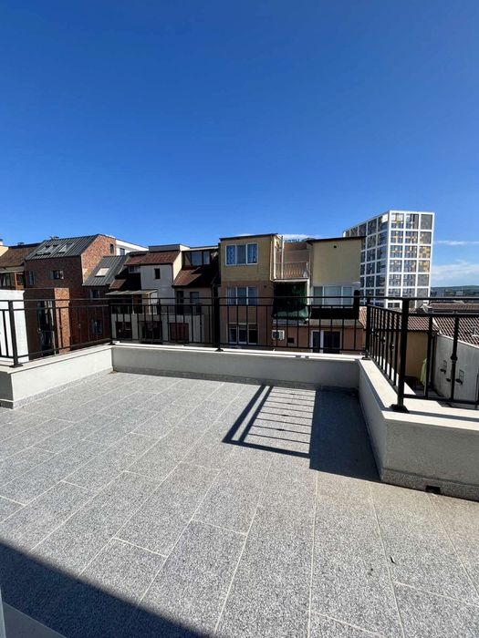 Четиристаен апартамент с 2 гаража