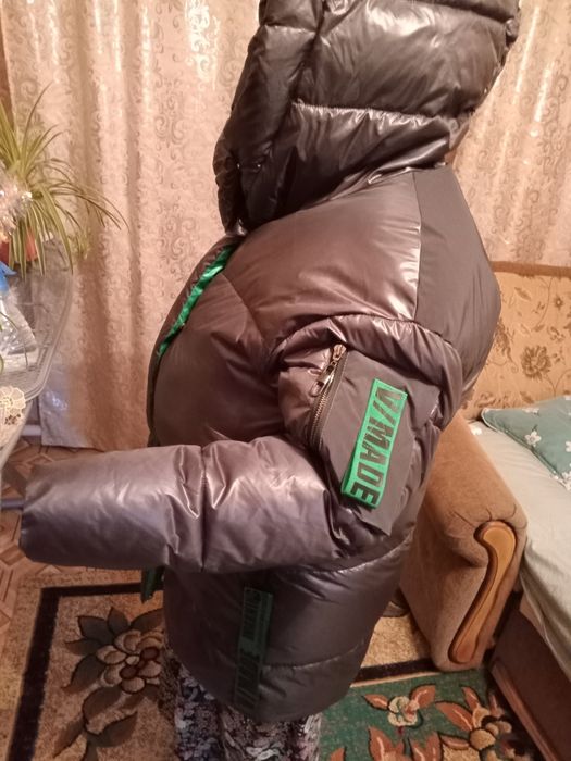 Продам пуховики почти новые