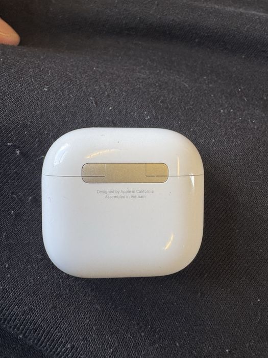 Carcasa casti Airpods 4 fara izolare sunet