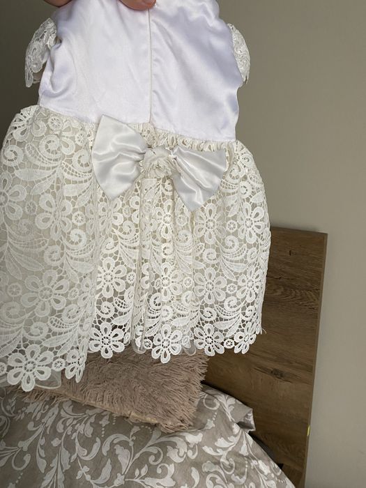 Rochita ocazie pentru fetite 6-9 luni stare excelenta