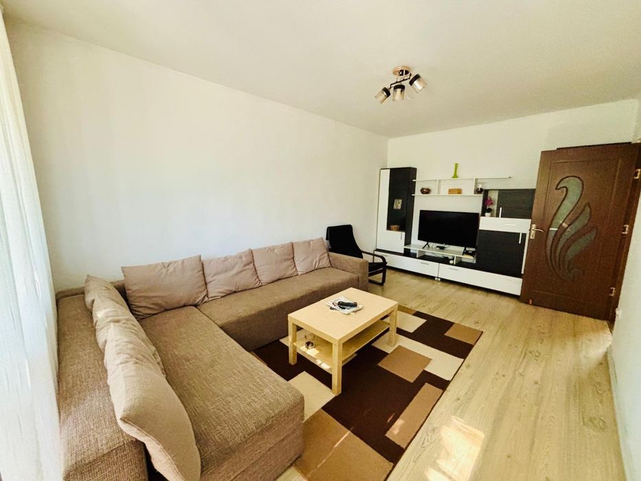 De inchiriat 3 camere, utilat-mobilat complet.