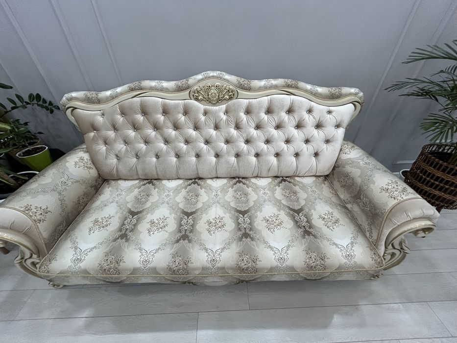 Диван и два кресла