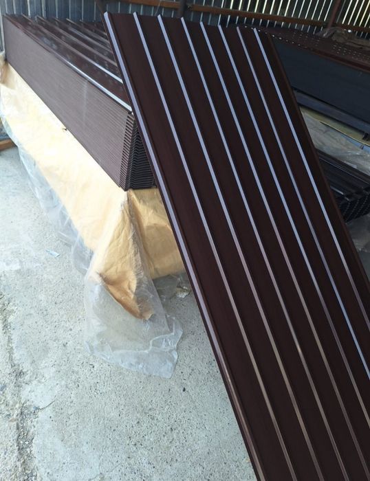Tablă Cutata colorat și zincat
Dimensiuni 190/90/0.2 maro 10 lei m