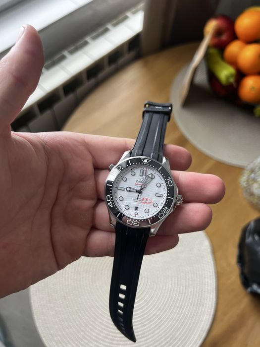 Omega Seamaster Diver 300M  White Dial 42 mm Rubber Strap