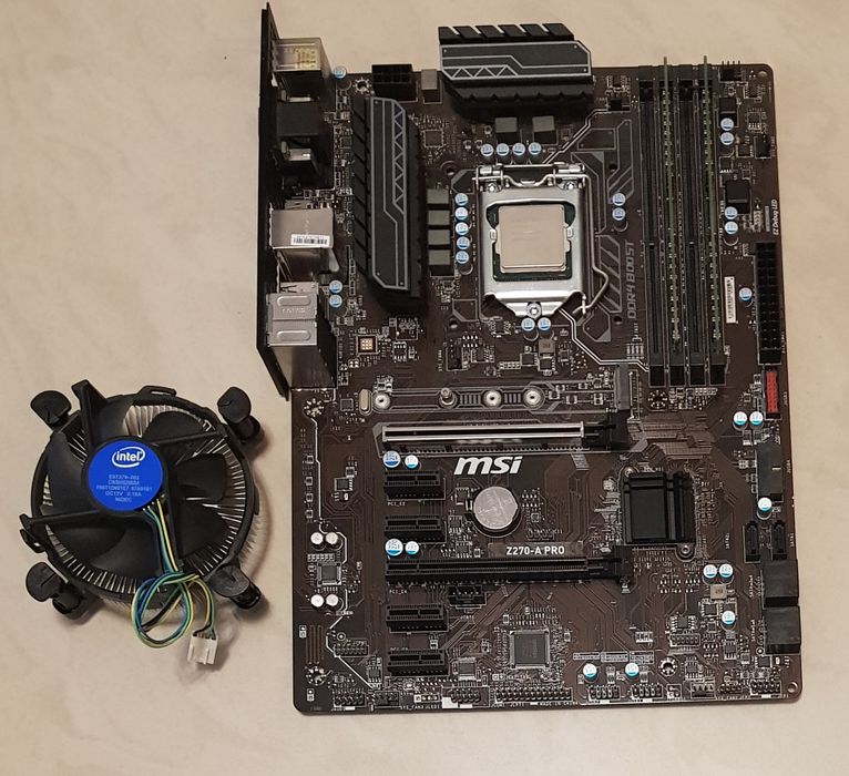 procesor i7 6700, placa de baza socket 1151, ram 8GB DDR4, cooler