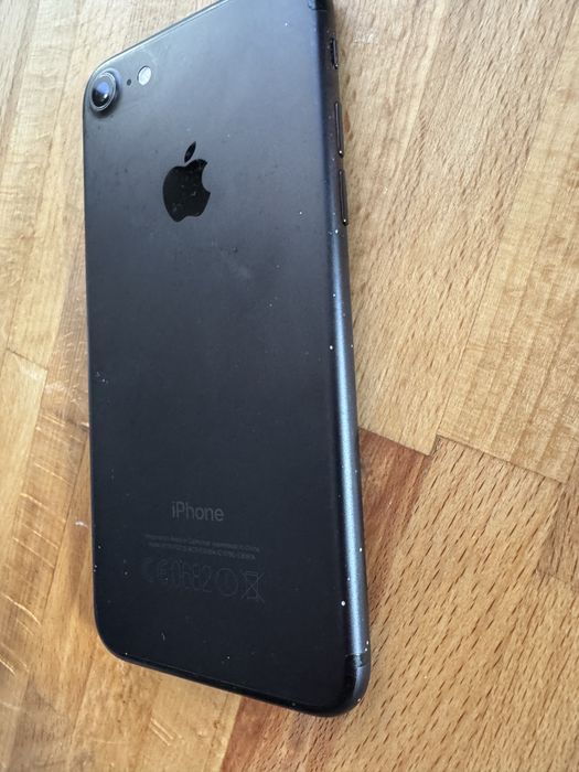 Продавам IPhone 7