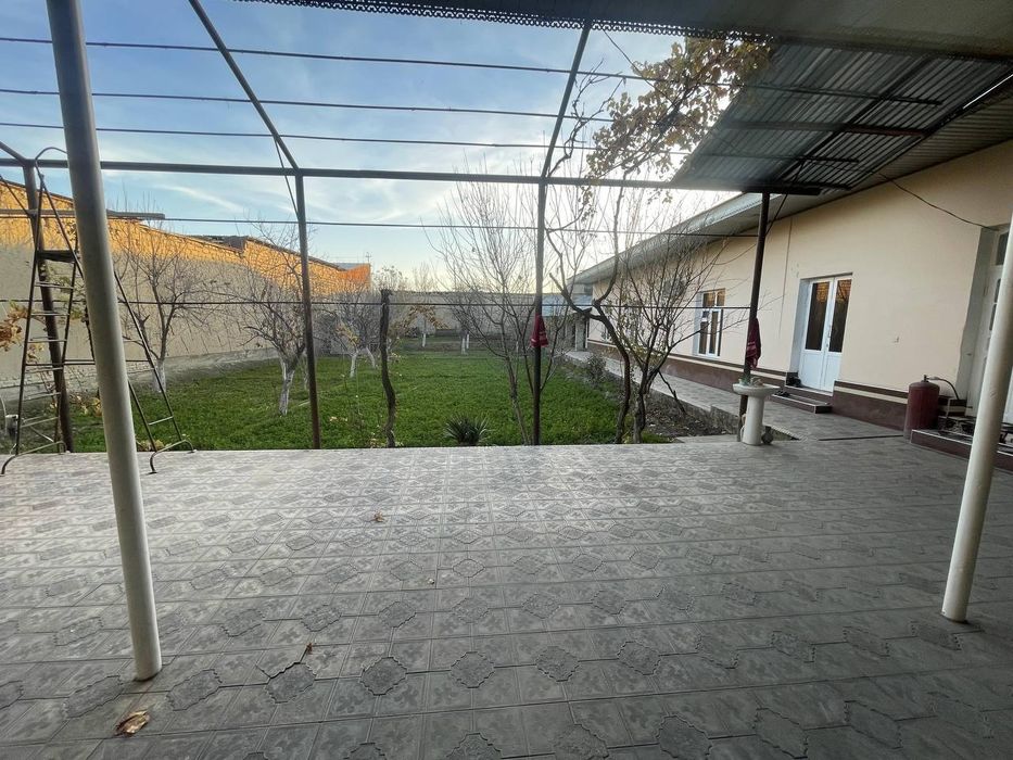 Ховли сотилади 8 уйдан иборат ремонлари  средный колган маълумотлар