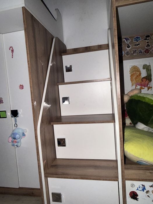 Трехярусная кровать