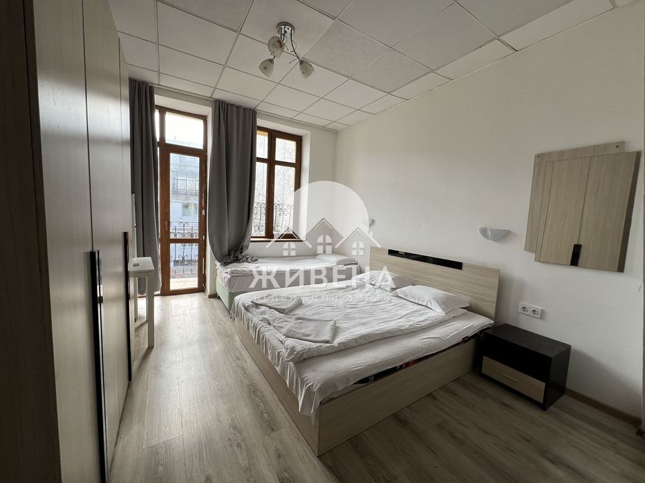 Продава се Хотел в Варна, ЖП Гара - 450 кв.м за 1889 €/кв.м - Снимка #2