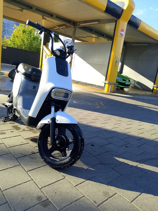 Scuter electric 500W / 48V 20Ah – 40 km/h – autonomie până la 70 km