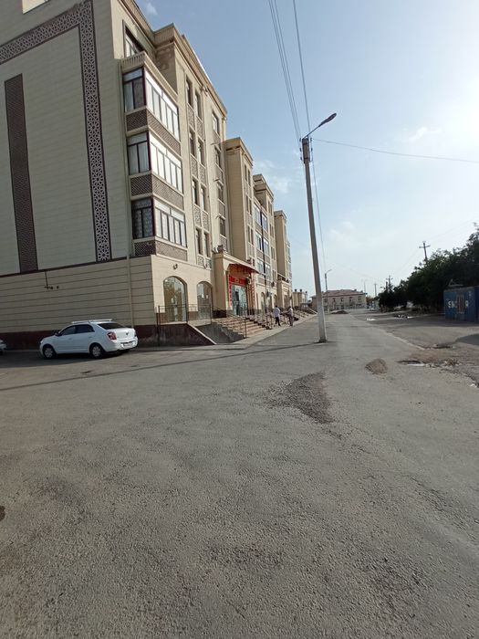 Продаётсья магазин с подвалом  под элитном домом