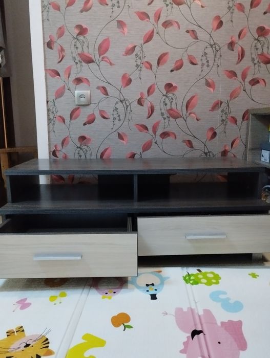 Продается подставка по телевизор.