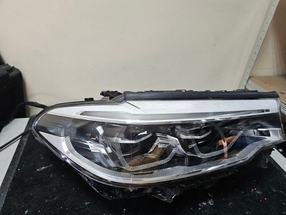 Десен фар фарове BMW 5 G30 G31 LED desen far бмв 5 г30