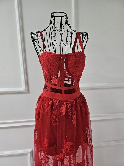 Нова рокля дантелена в S размер.