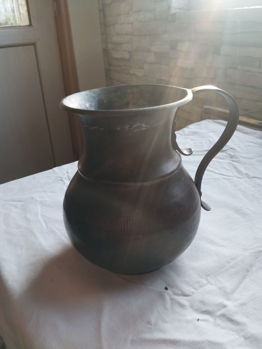 Продавам стара медна кана,ръчно кована.