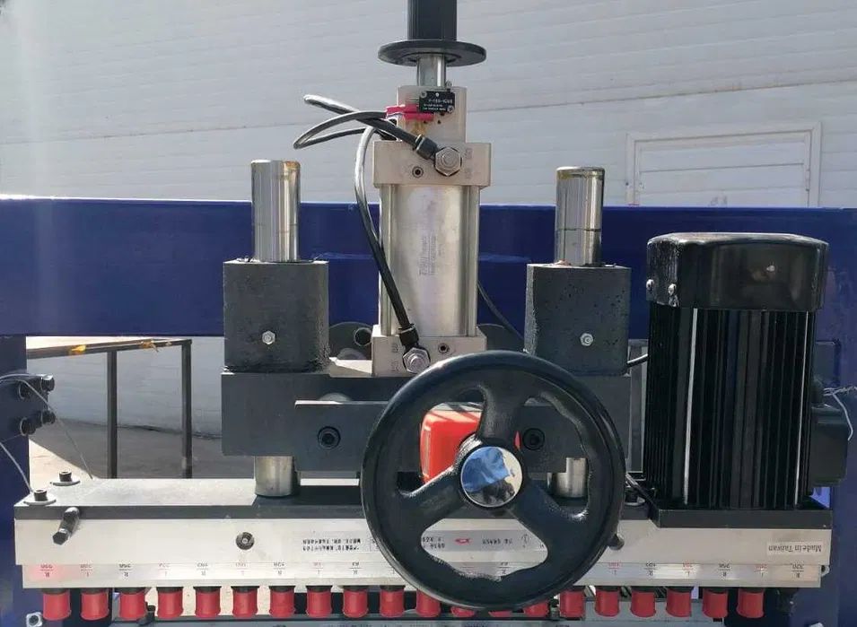 Сверлильная группа на 21 шпиндель, Тайвань