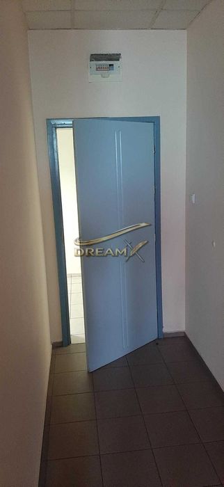 Офис в Южен! 7838607