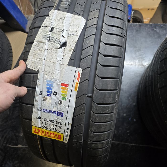 Нови Pirelli P Zero 255 35 R21 DOT 22
