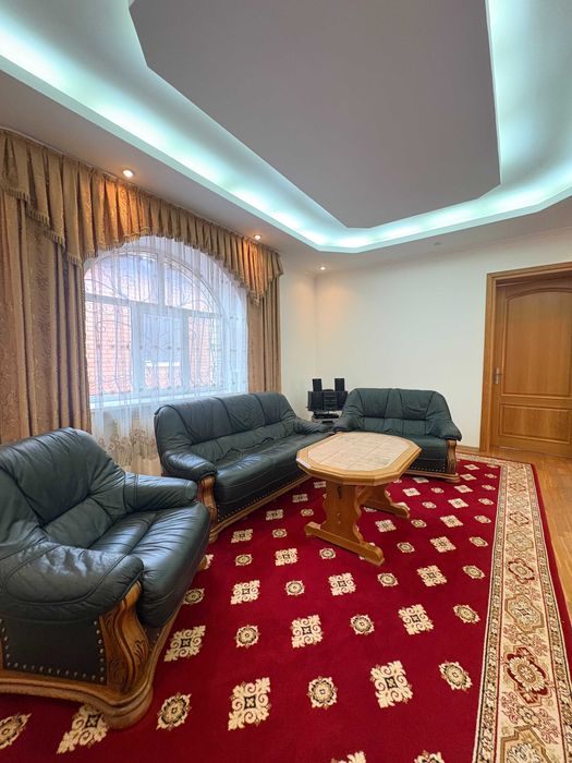 Продам коттедж в самом центре города!