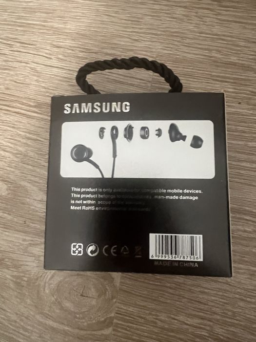 Качествени слушалки на Самсунг и AKG