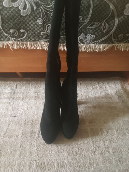 Продам замшевые сапоги