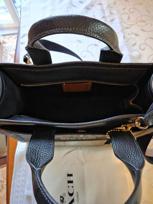 Нова кожена чанта Coach