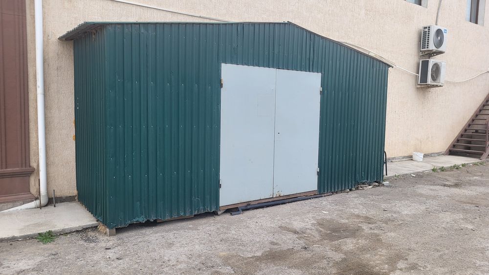 Металлическая пристройка из профнастила