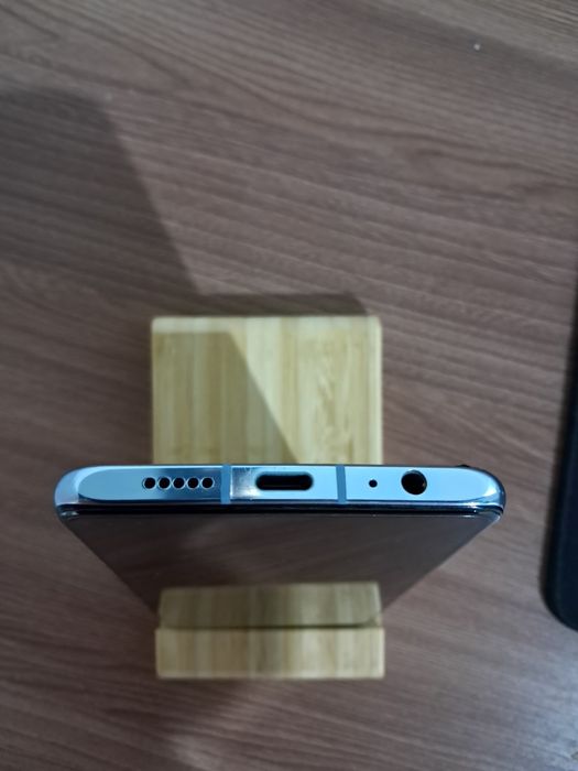 Продаю Huawei p30