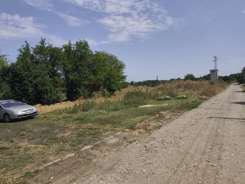 Продавам парцел в с Средец