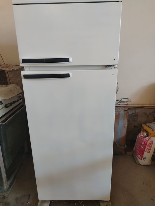 Холодильник сотилади