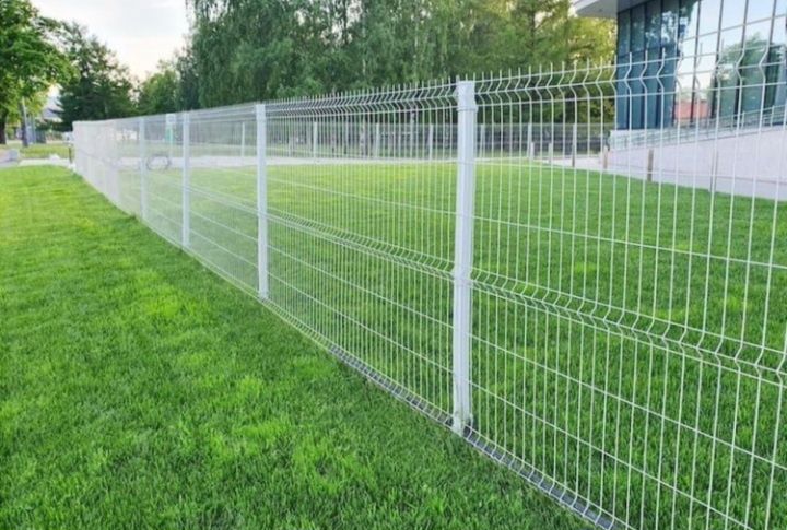 Executam garduri și porți la comanda clientului