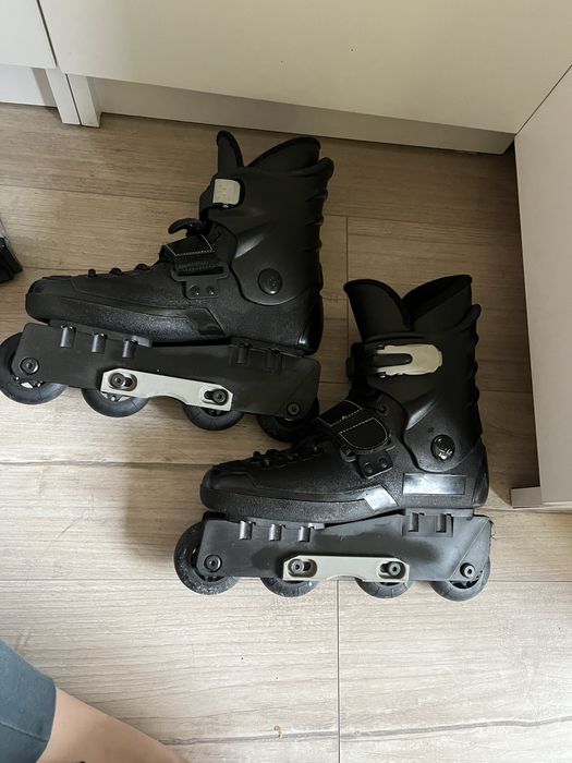 Ролери в черен цвят