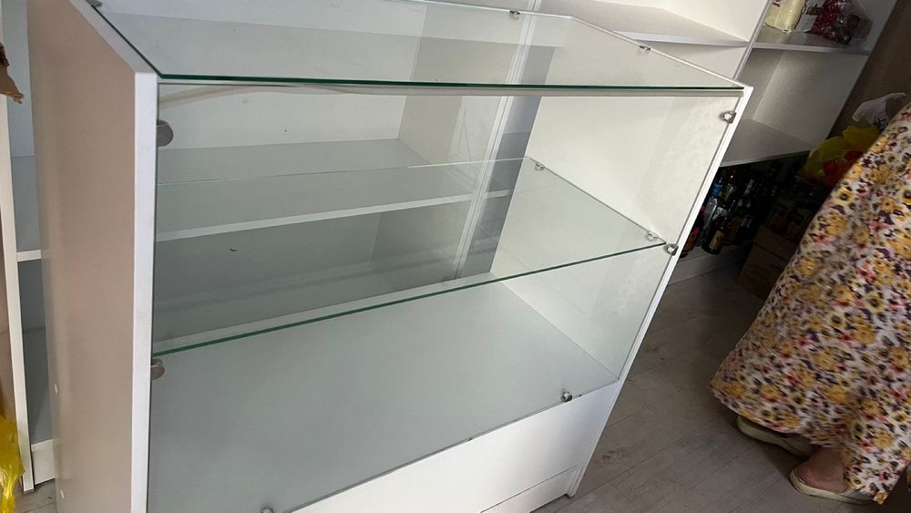 Продам магазин вагончик обшитый и витрины