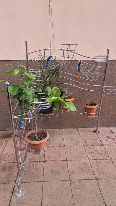 Vând suport ghivece de flori