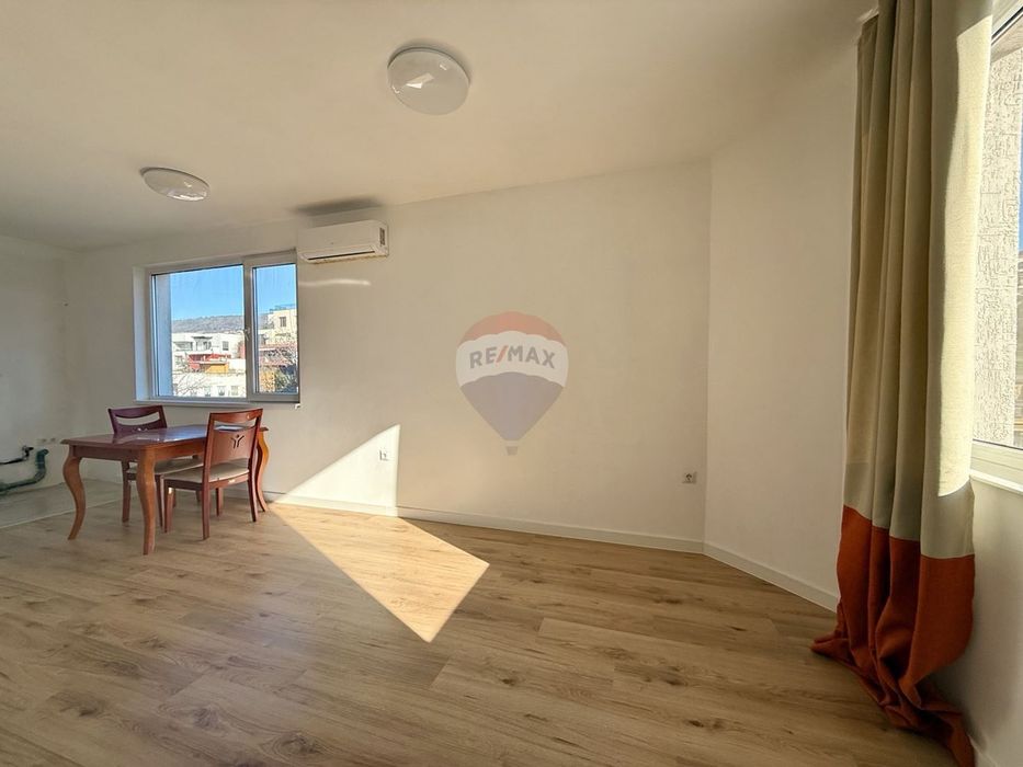 Южен двустаен апартамент с морска гледка за продажба, кв. Бриз, гр. В