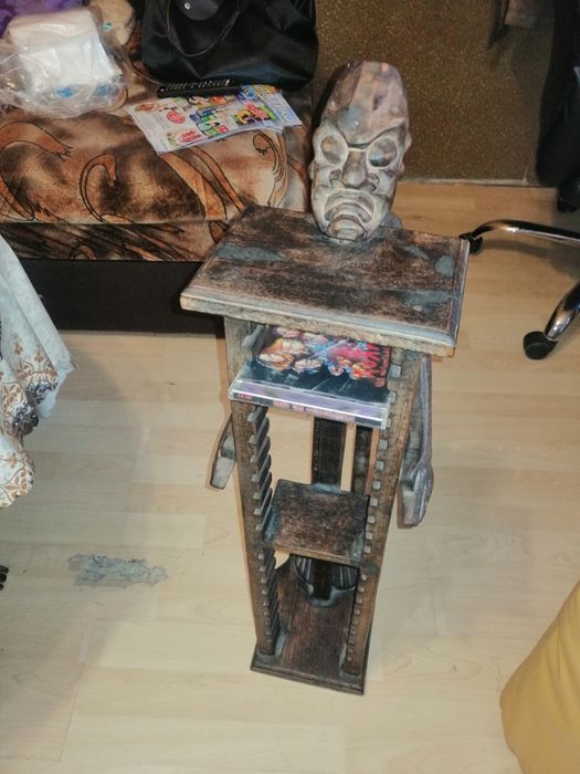 Стойка или поставка или статив, както си харесате, за СД!